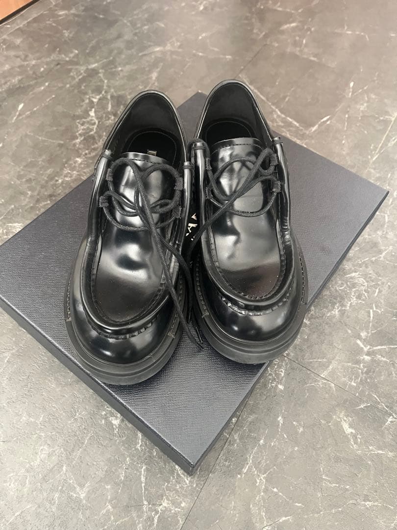 PRADA ブラッシュドレザー レースアップブーツ