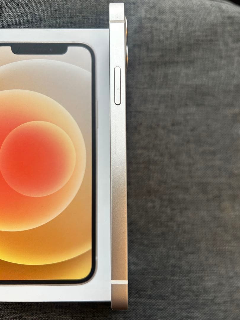 iPhone12 64GB ホワイト 箱付き 美品 バッテリー77%