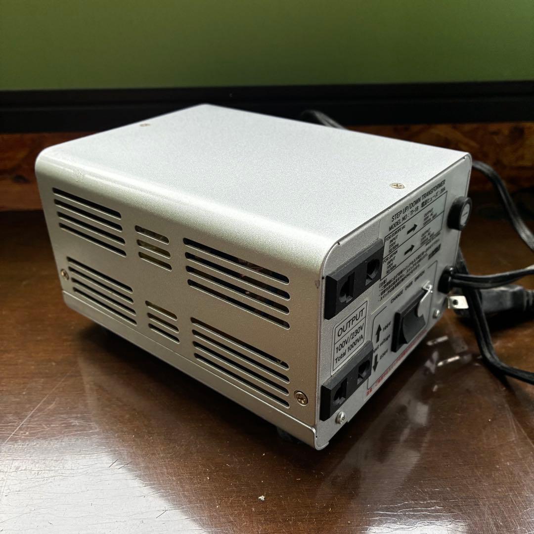 カシムラ　KASHIMURA 海外変圧器　1000VA 電圧変換器 シルバー