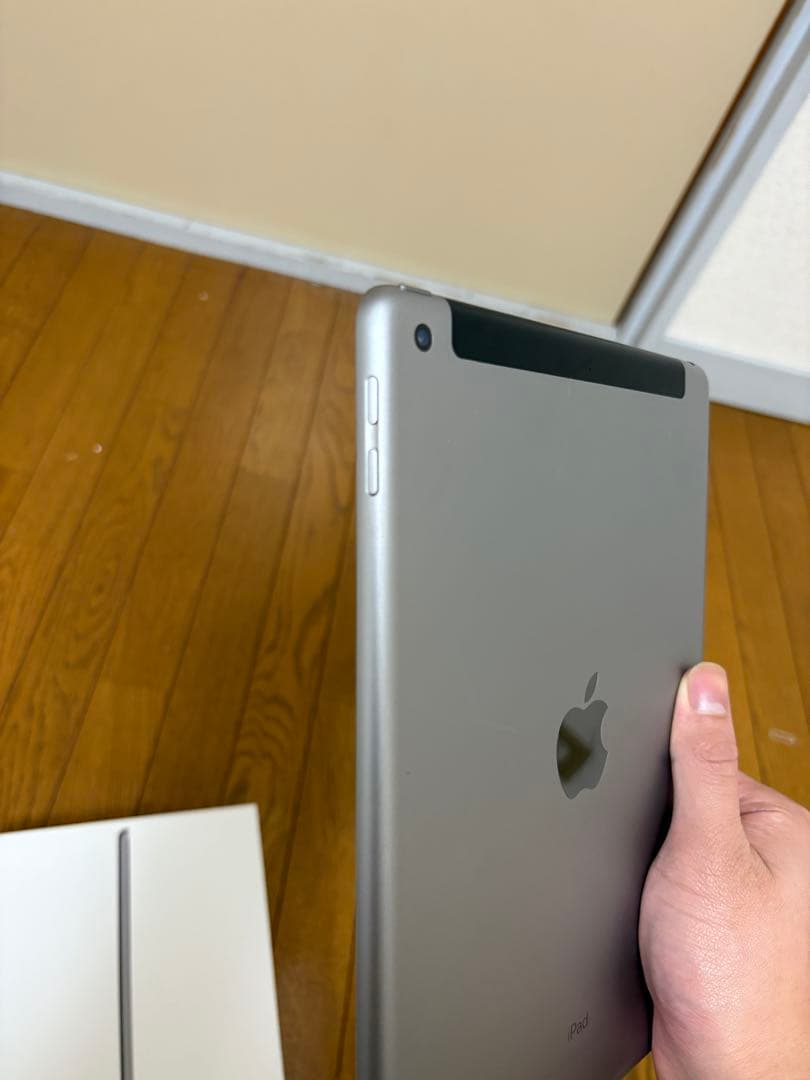 た*様 Apple iPad 第5世代32GB SIMフリーバテッリ容量95%