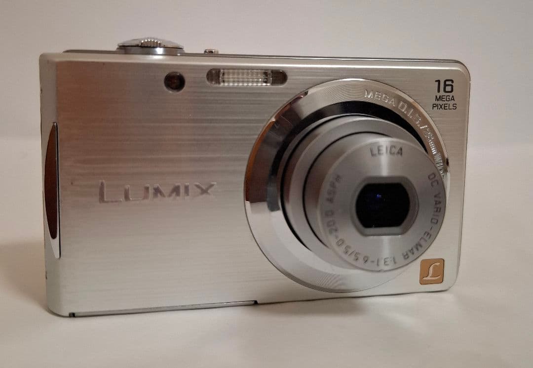 [美品]パナソニック Panasonic Lumix DMC-FH5 コンデジ