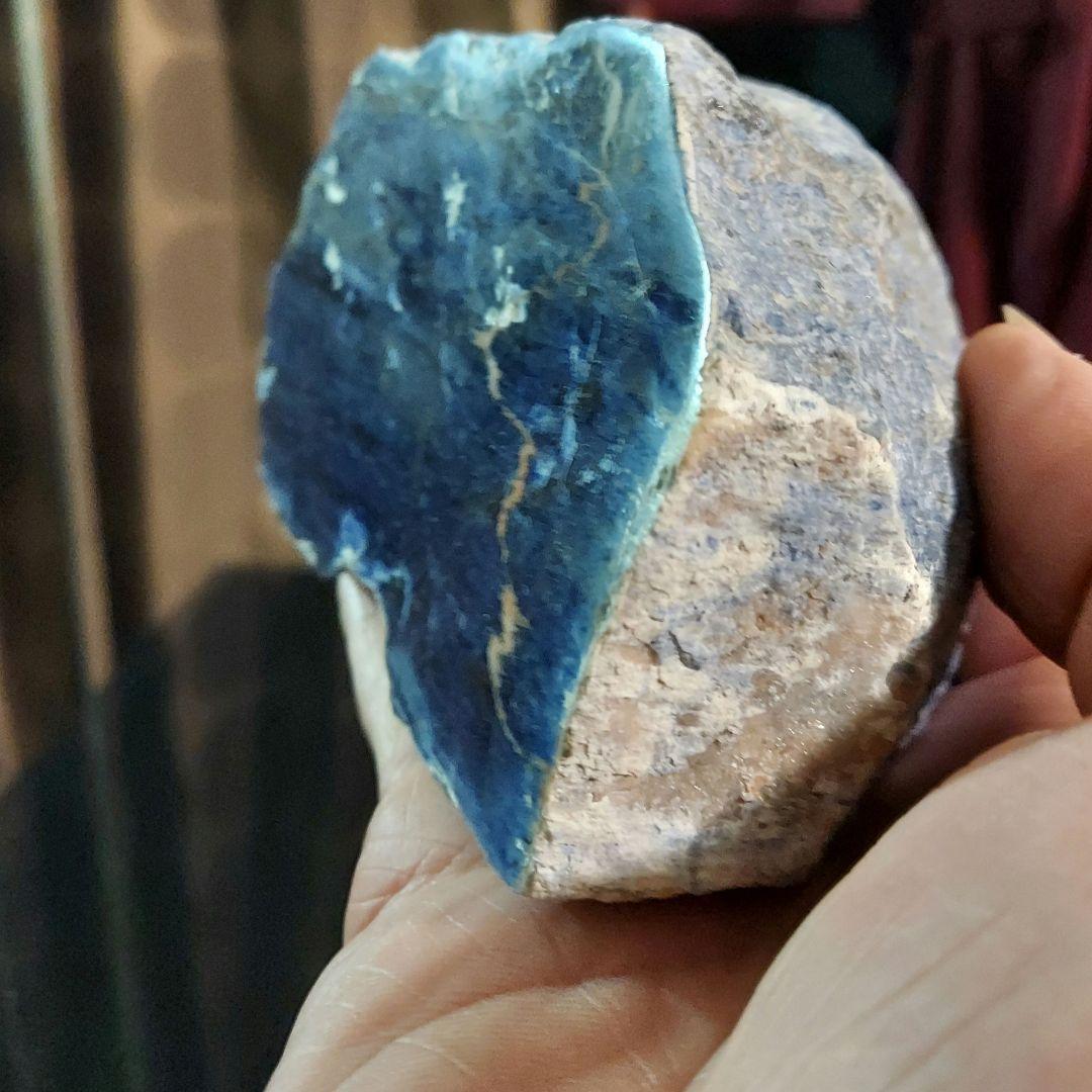 1kg弱の綺麗な巨石！ ソーダライト 原石 1面磨き 519