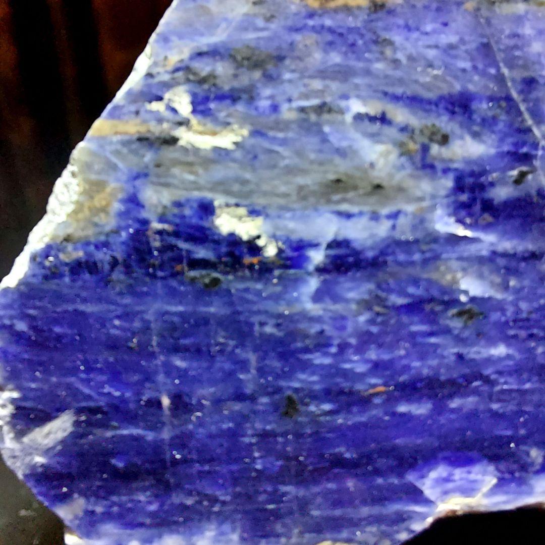 1kg弱の綺麗な巨石！ ソーダライト 原石 1面磨き 519