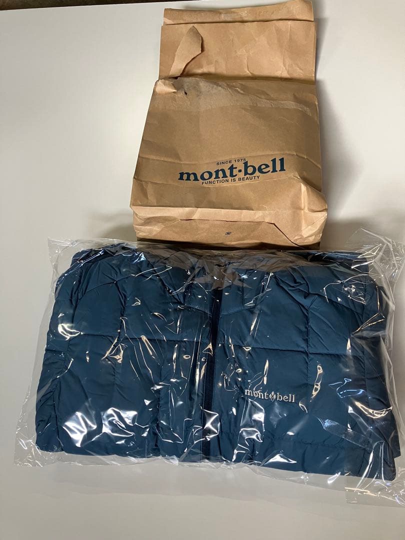 ネージュダウンパーカー　新品未使用　モンベル　mont-bell ブルー
