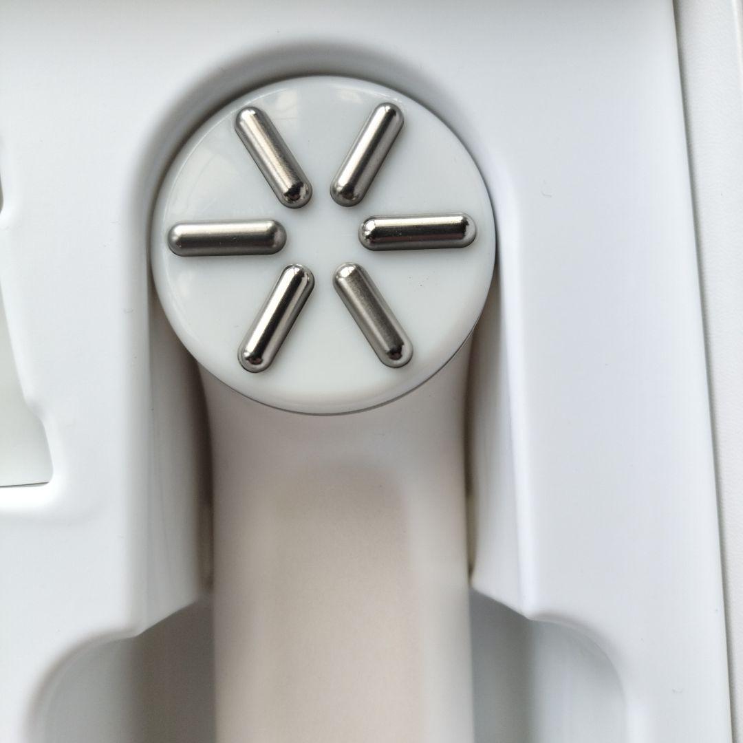 LIFTUNE 美顔器 ホワイト 充電器付き