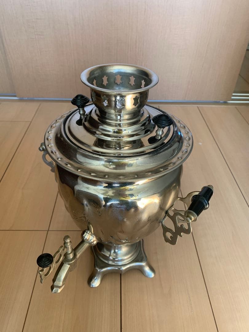 サモワール 装飾的な彫刻