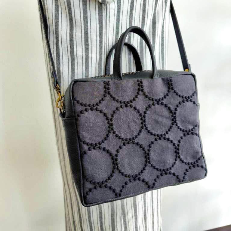 ミナペルホネン/2025tambourineタンバリンチャコール/スクエアー本革