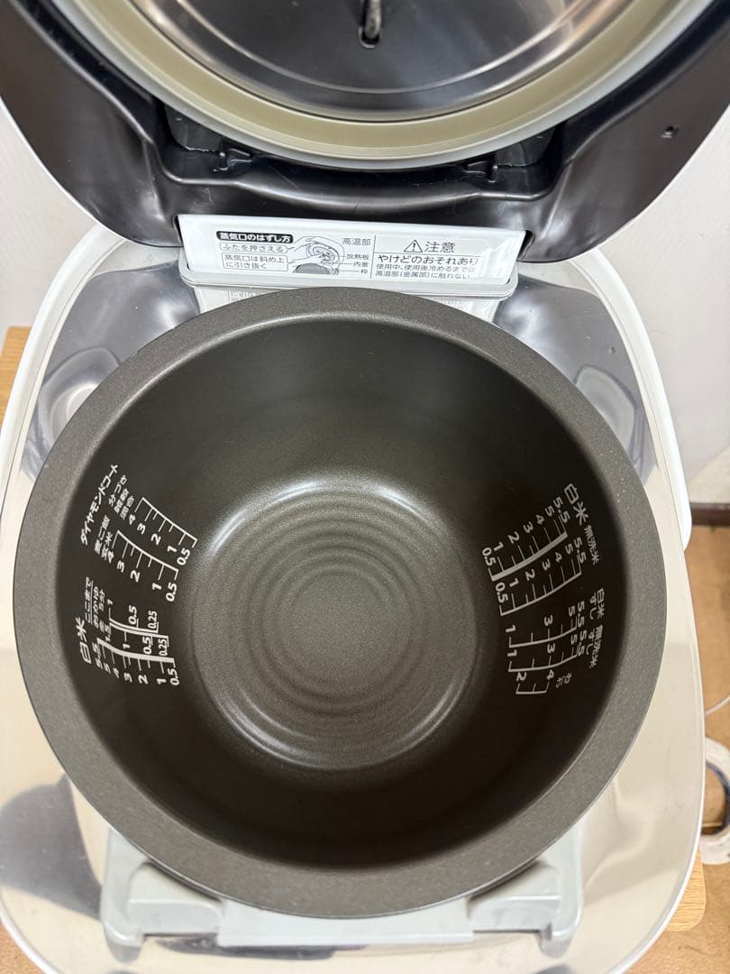 TOSHIBA 真空圧力IH炊飯器 RC-10VSR ホワイト