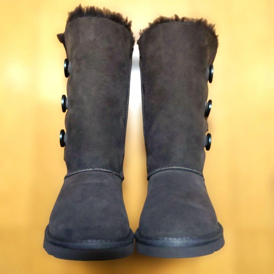 未使用 UGG チョコレート ベイリーボタン トリプレット ムートンブーツ アグ