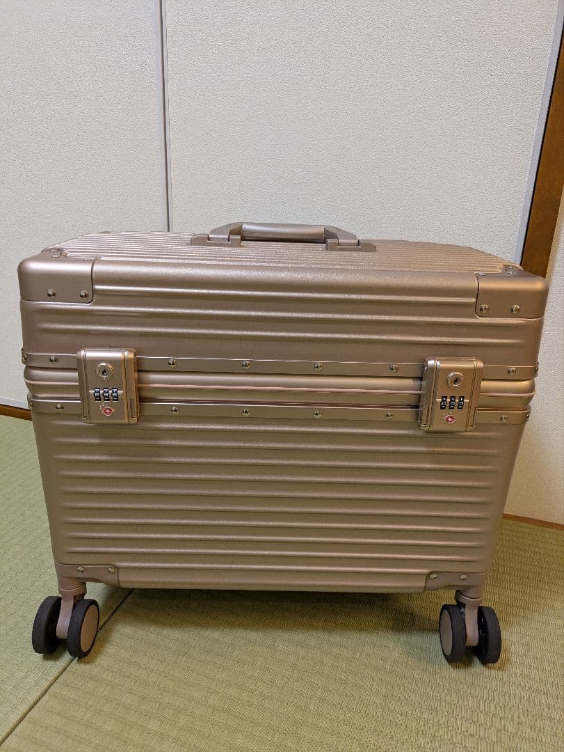 モアエルグ　トップオープンキャリーケースSサイズ