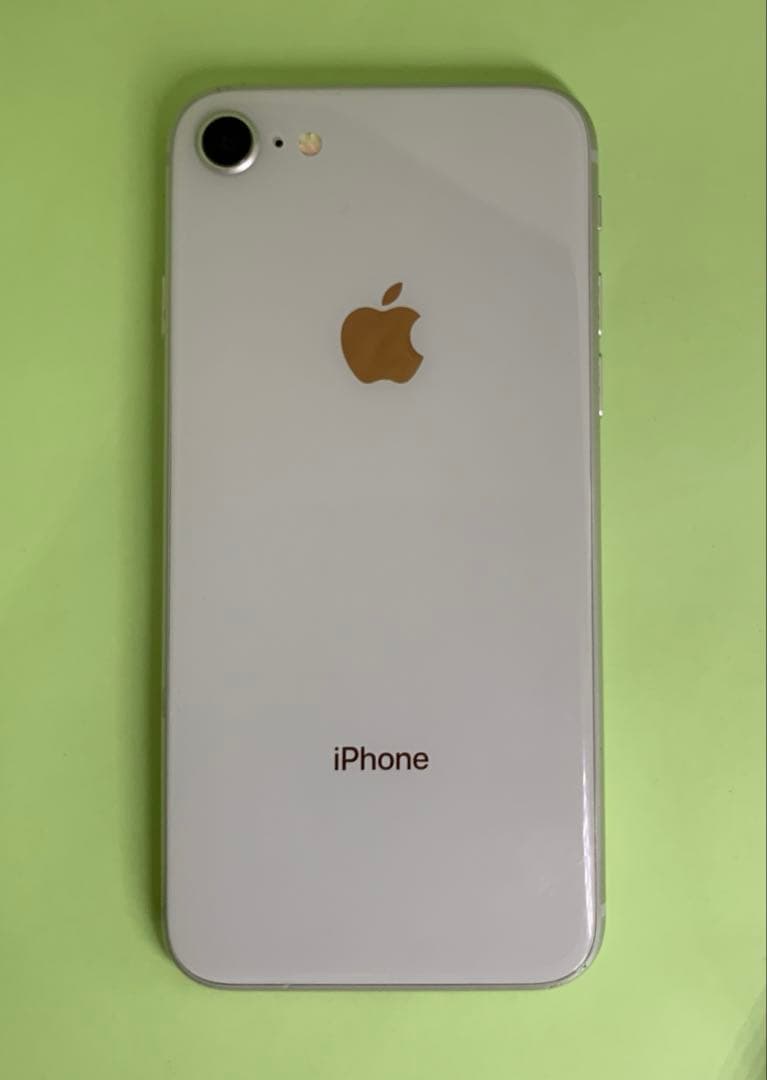 iPhone8 64GBホワイト