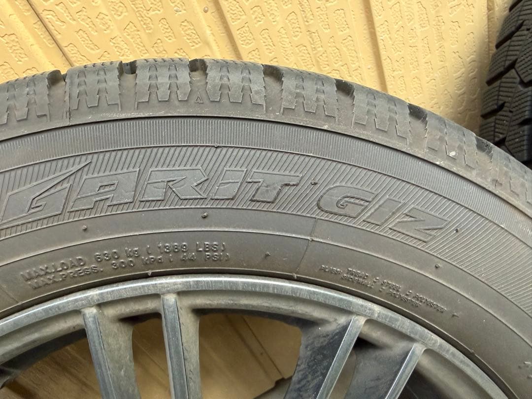 プリウスα バリ山 国産スタッドレス トーヨー205/60R16 お値引き可能◎