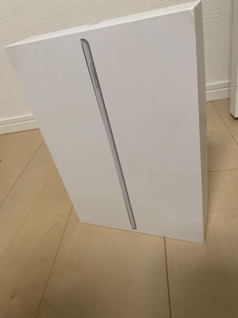 Apple iPad 第7世代 シルバー Wi-Fi 極美品 付属品未使用