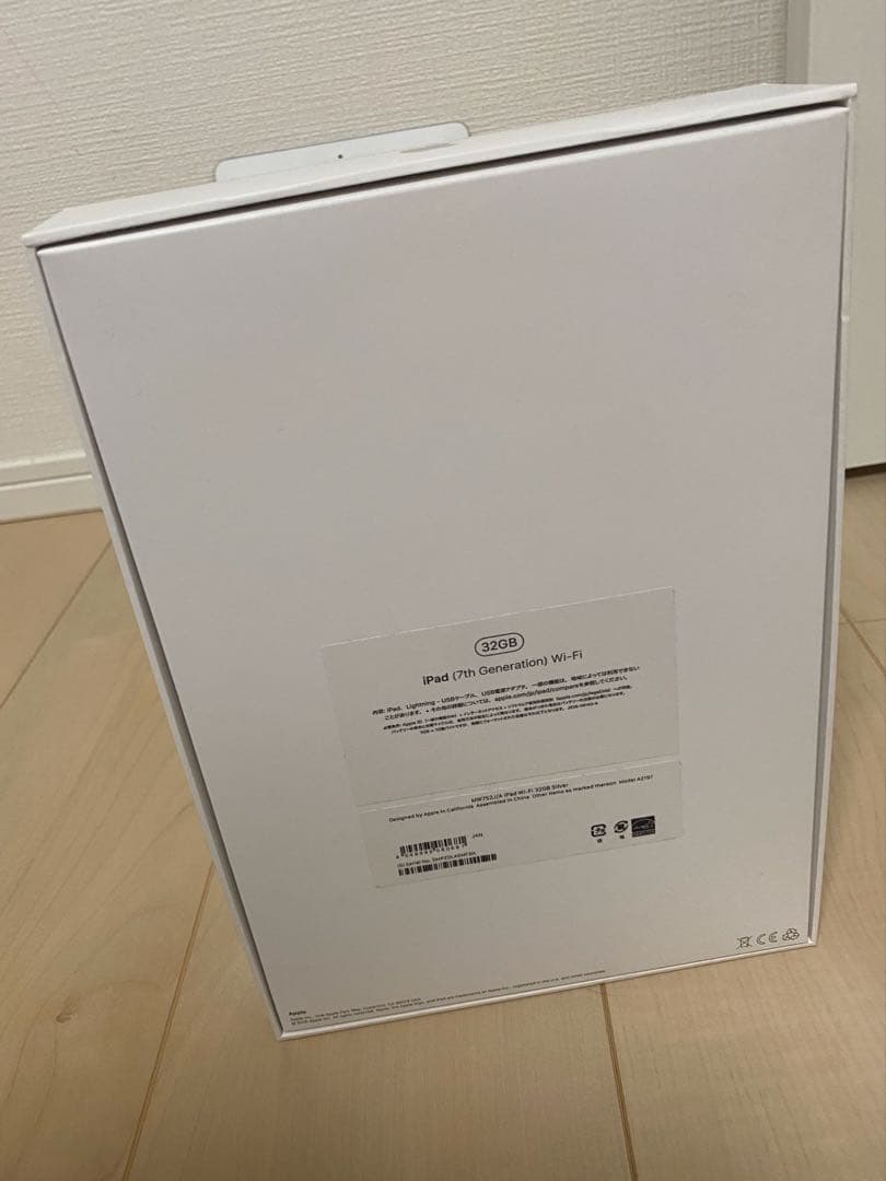 Apple iPad 第7世代 シルバー Wi-Fi 極美品 付属品未使用