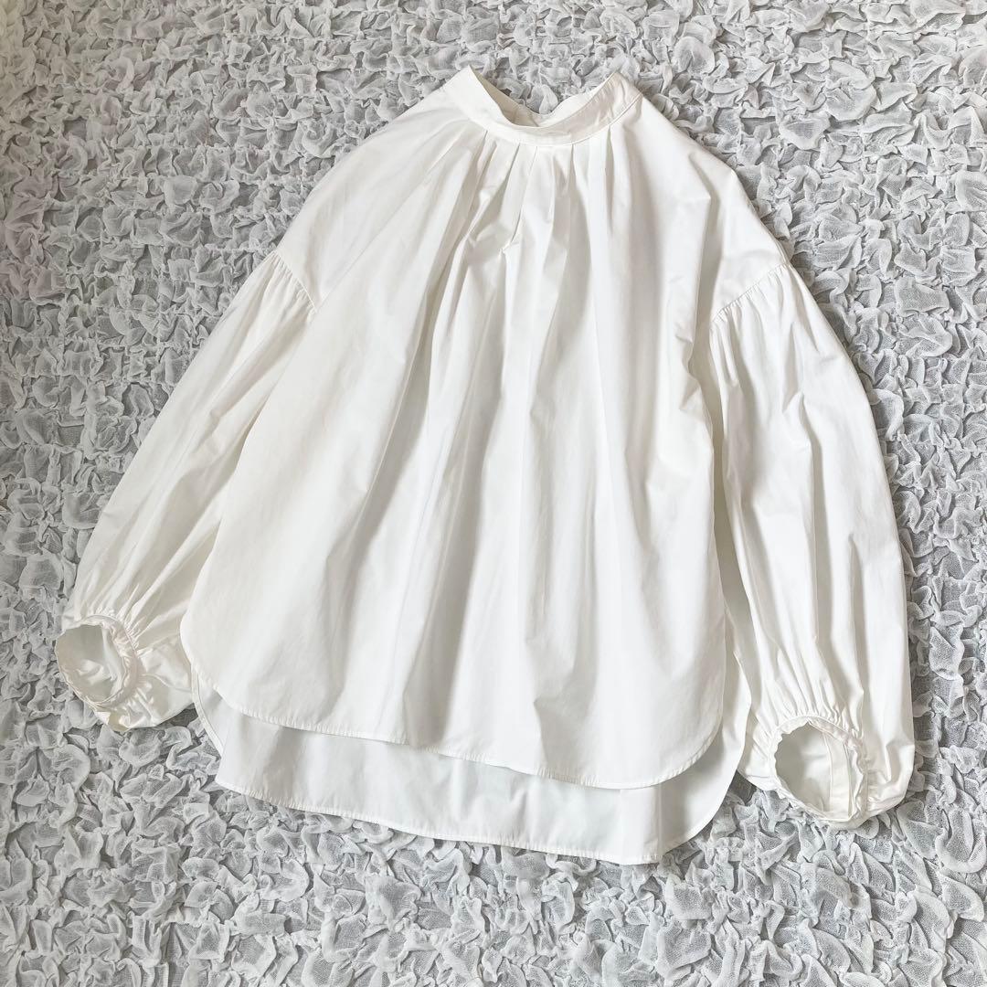 ADORE アドーア　スタンドカラーブラウス　M L 白　袖ボタン　ボリューム袖
