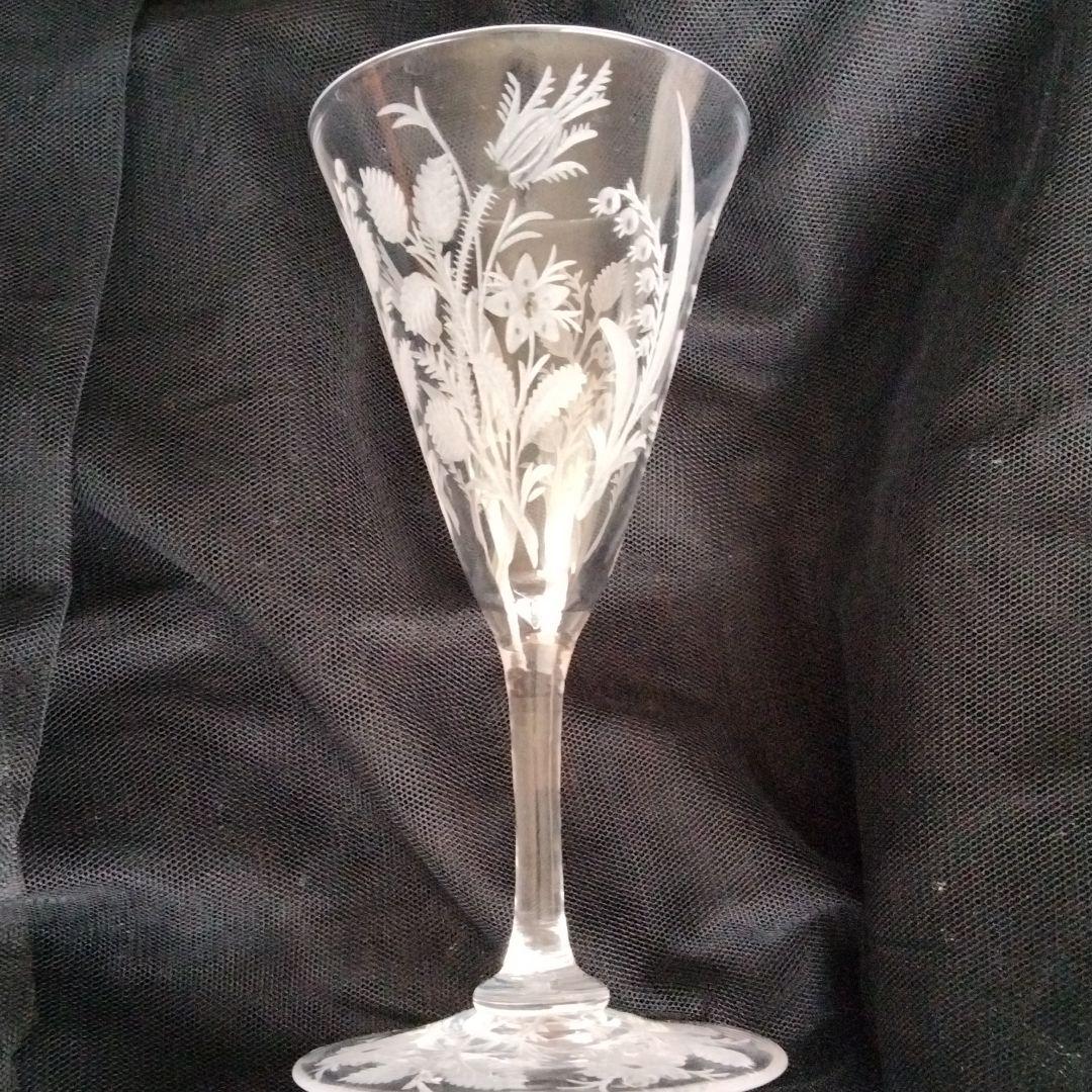 美品、まとめ買い歓迎、サンドブラストのフラワーモチーフのグラス。値下げ