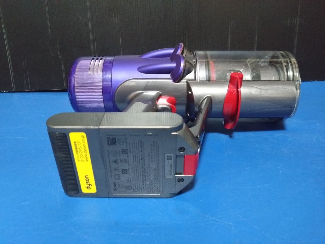 大人気モデル！dyson‼️デジタルスリムフィラフィ SV18　充電スタンド付き