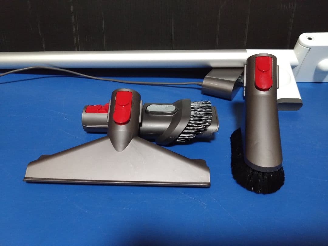 大人気モデル！dyson‼️デジタルスリムフィラフィ SV18　充電スタンド付き