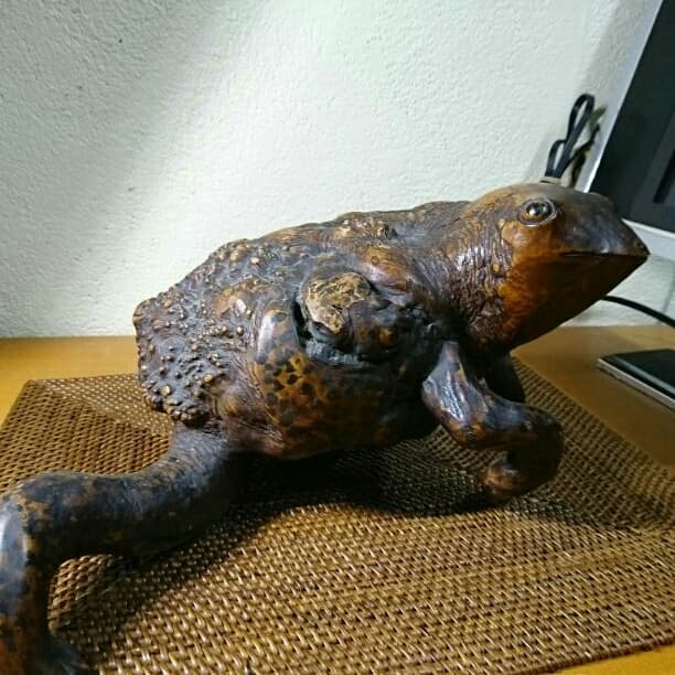 縁起物 カエルの置物  木根 蛙