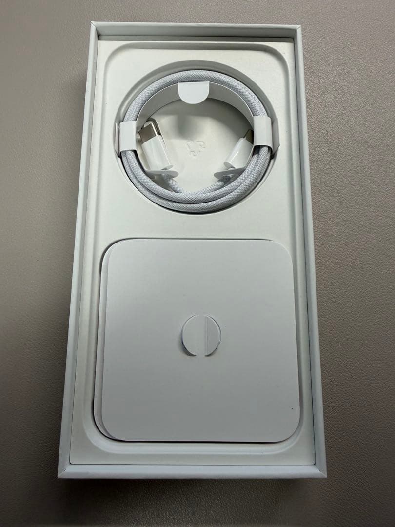 iPhone15 plus 128GB ブラック　純正ケース2個付き