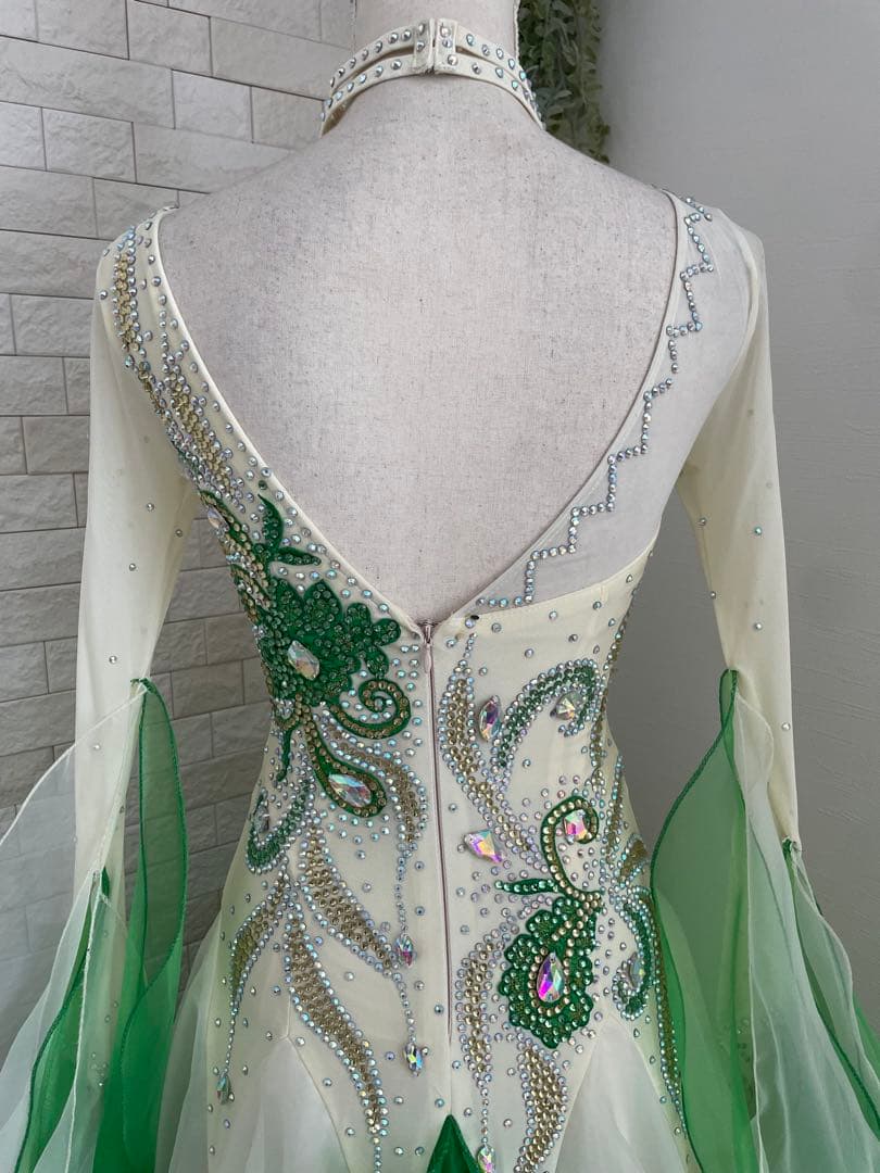 社交ダンス　スタンダードドレス ⭐️クリーム色&グリーン