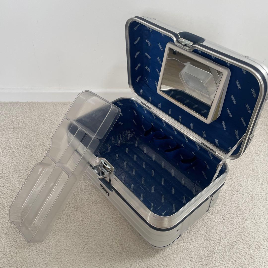 希少 RIMOWA シルバーインテグラル ビューティケース 18L アルミニウム