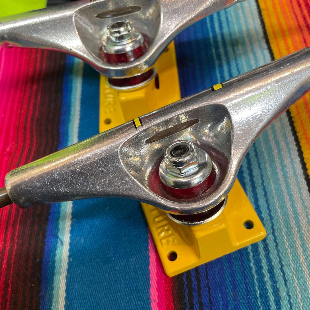 Venture スケートボード トラック シルバー/イエロー5.6